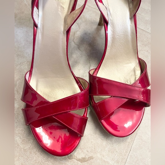 Sexy and stunning Stuart Weitzman red patent leather slingbacks! - Picture 6 of 14